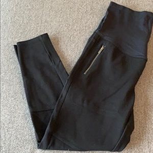 Gap Maternity Black Pants with zipper motto knee M